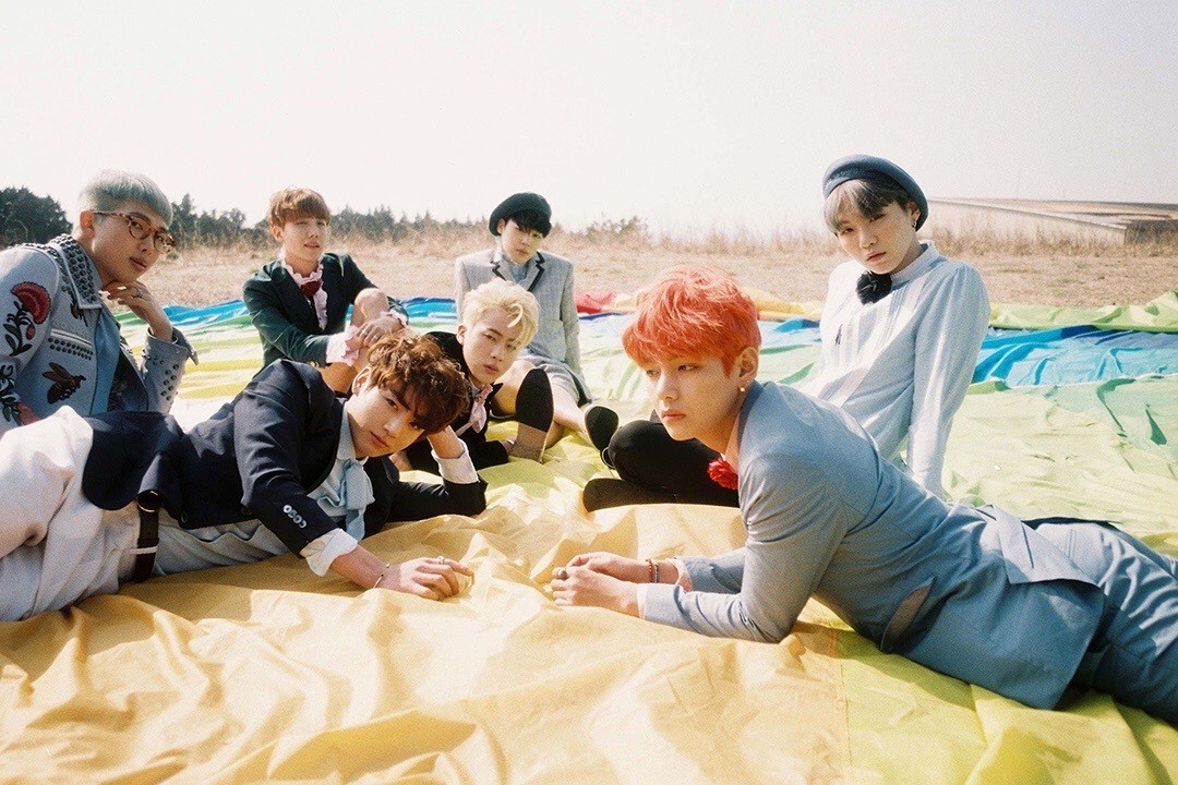 방탄 화양연화가 레전드임 ㅠㅠㅠ저기 사진에 다이너마이트도 색감 예뻤는데
