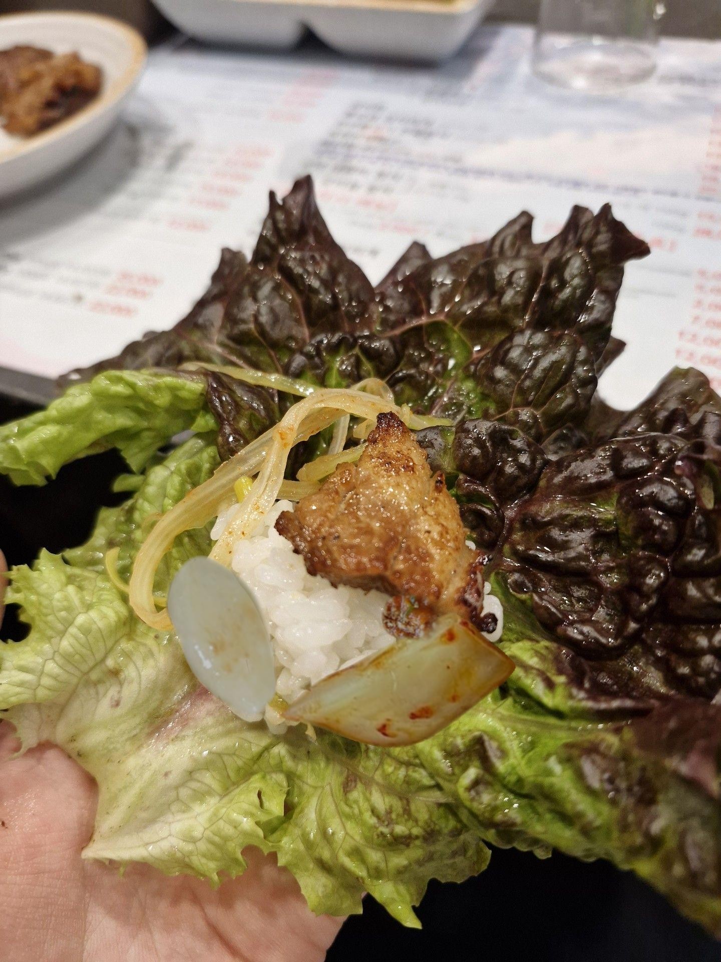 여러 재료 좀 얹었습니다