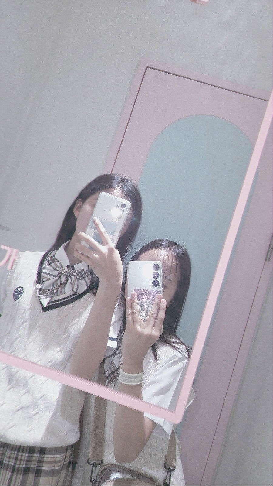 잔머리랑 머리 볼륨 얼굴형도 살짝 했어요