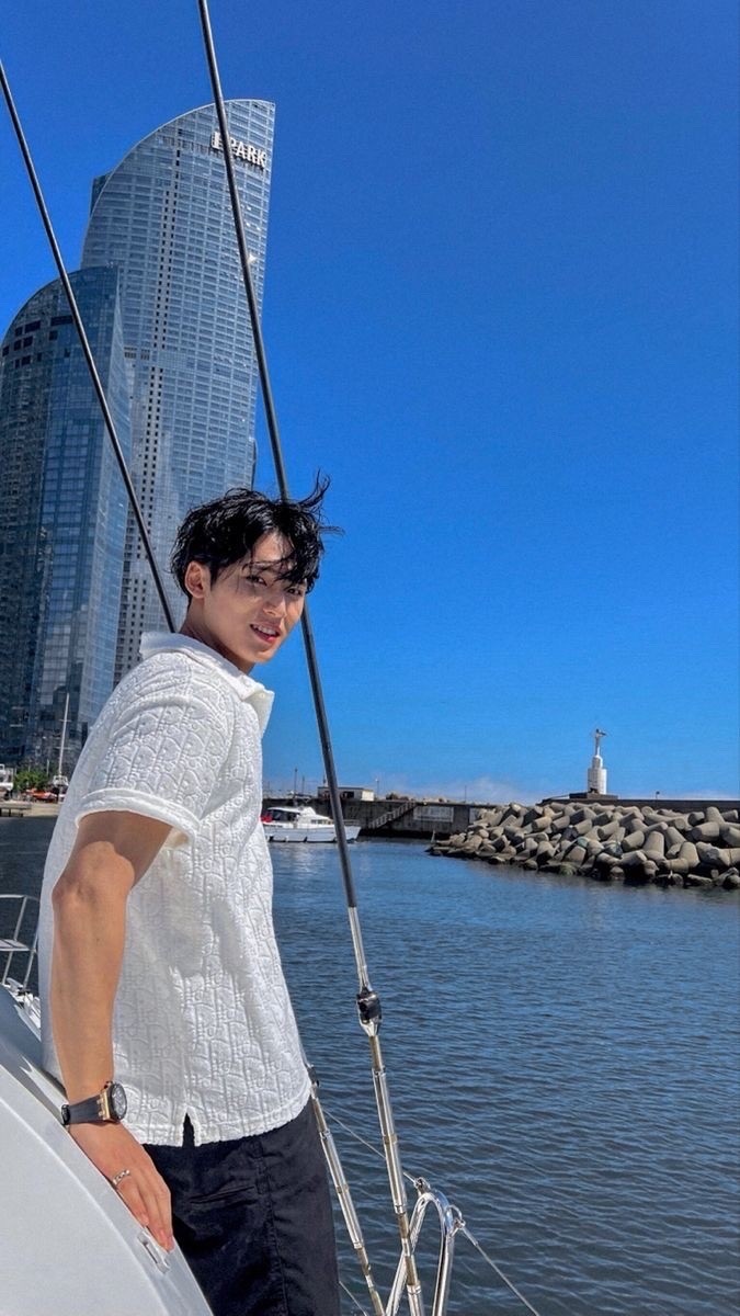 복근, 근육 많은 ? 감자이면서도 강아지인 우리 민규 어때 ( 근데 내꺼이긴 해 )