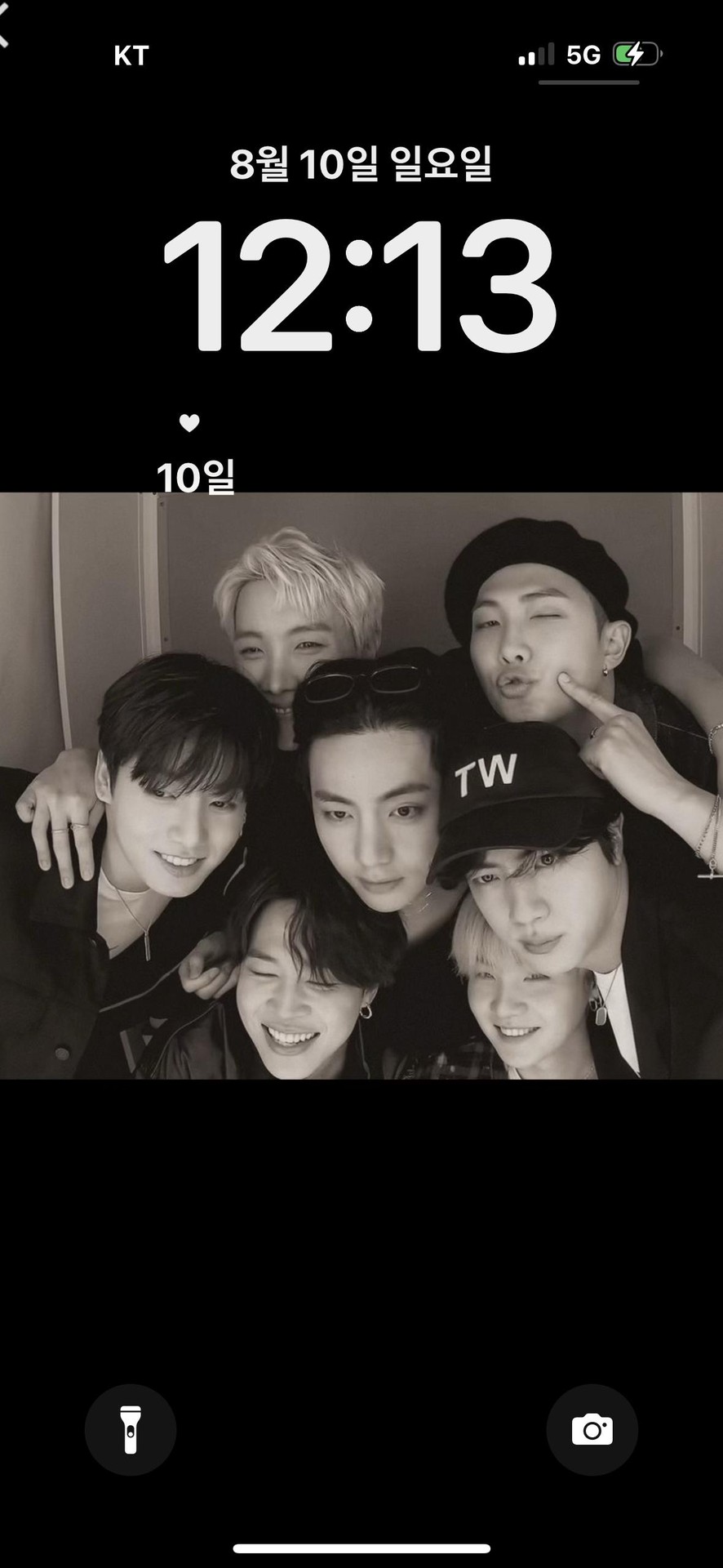 제 배경인데 볼때마다 추억 완전 가득..🤍