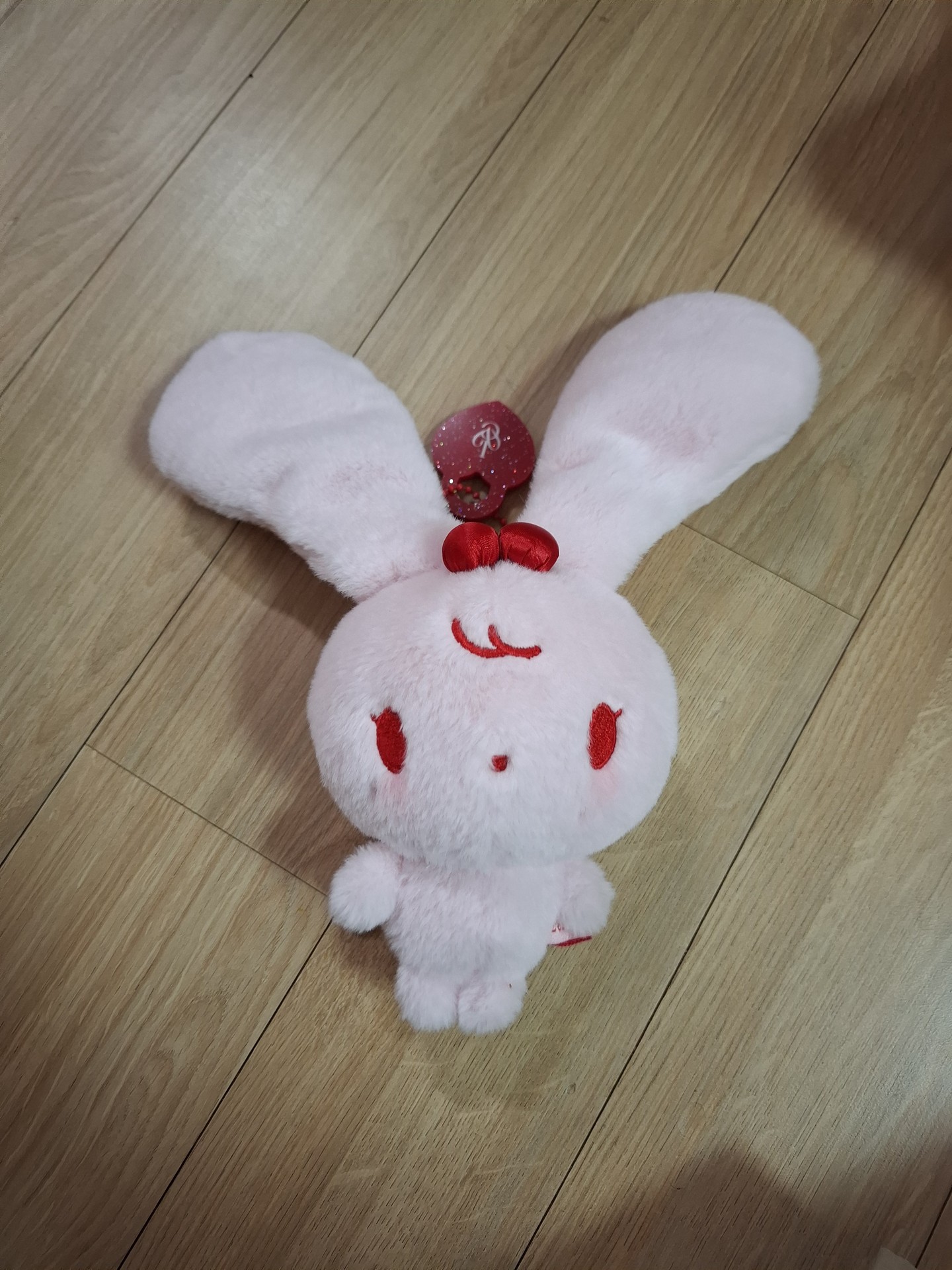 저희 큰이모 아니, 신님 께소 사주신 것