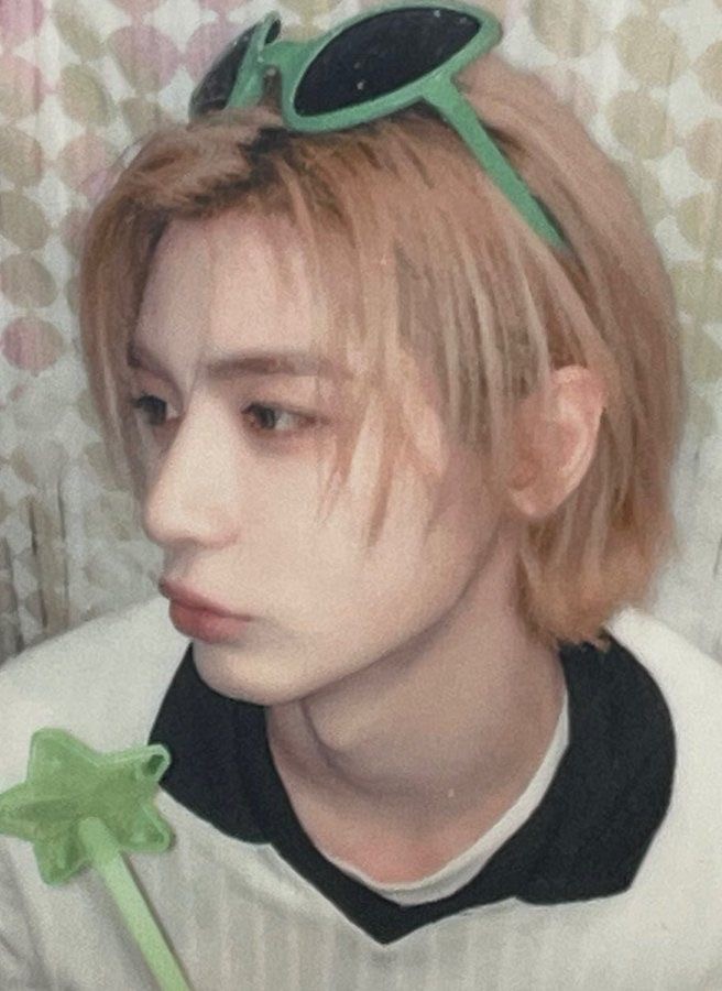 이하니여
김히끅씨 어케 안 좋아하냐고요;;;;
//안녕?이하니에요//
이러는데 어케 입덕 안 합니까?
물고기 아빠 왕자 울 이하니 입덕멤 구합니다!