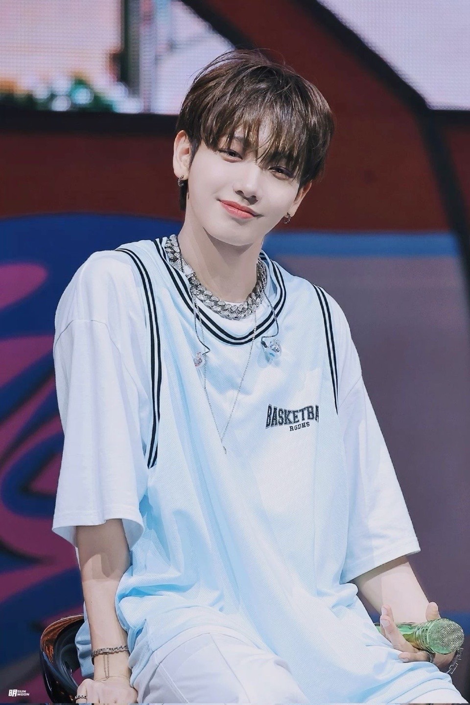 저도 재혀니🩵
귀염뽀짝 천재 가나디❤️

진짜 명재현을 보면서 느꼈습니다..
아 저렇게 해야 아이돌 하는구나
재치있지 예의있지 순발력있지 아이디어 좋지 착하지 잘생겼지 귀엽지 카리스마있지 랩 잘하지 노래 잘부르지 노래 잘 만들지 춤 잘추지 똑똑하지 웃기지 분위기 메이커지 멤버를 진짜 사랑하고 아끼지..
사랑해❤️ 천재가나디 명재현!!

이거 진짜 제 최애사진….🤭❤️