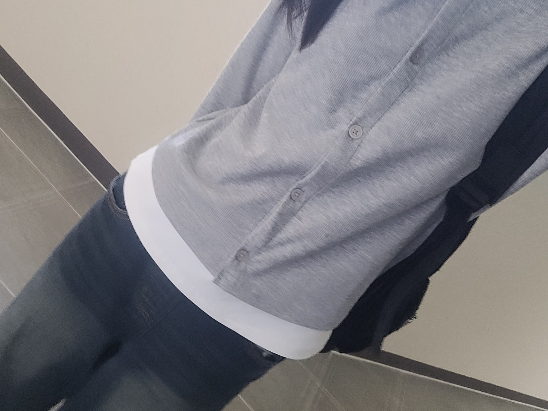 그 행탠..?? 맞춤법이 맞나 몰르겟지만
거기서 옷사봐 진심 이쁜옷 조금은 
있을껴얀 2다 거기서 산그야