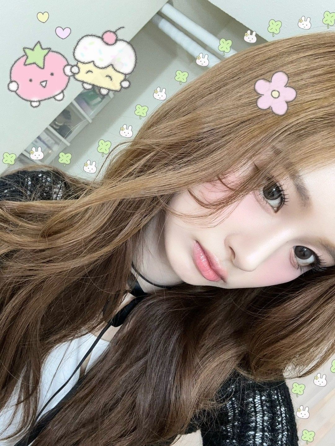 저여 저여 제발 저여 제가 아니면 안돼여 제가 지금까지 이것만을 보고 살아왔어요 제발 저여 저여저여 설윤 겁나 이쁘죠