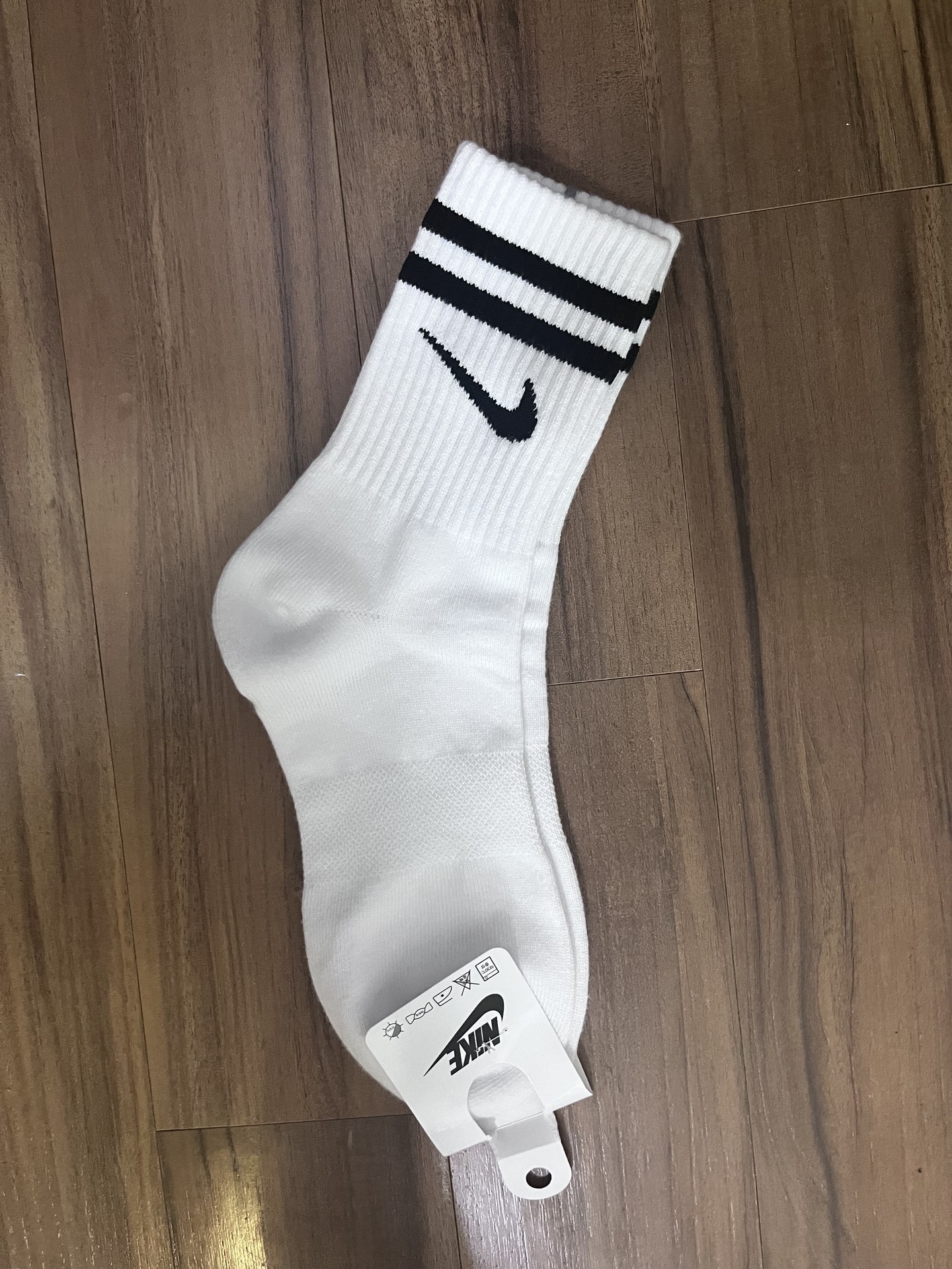 나이키 짭 양말 신고 다니는거 보면 어때