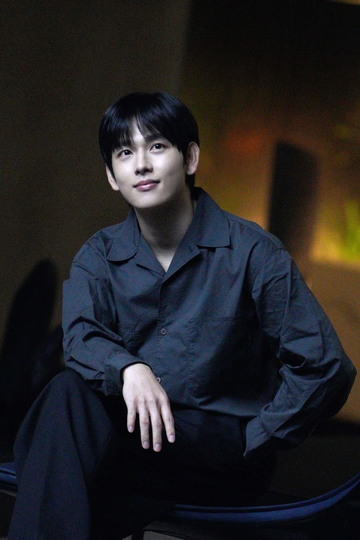 누가 더 잘생긴 것 같아?