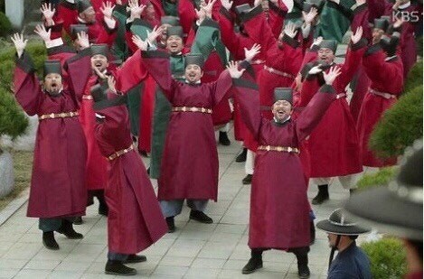 내일은 여고생들 많이 안 오네...