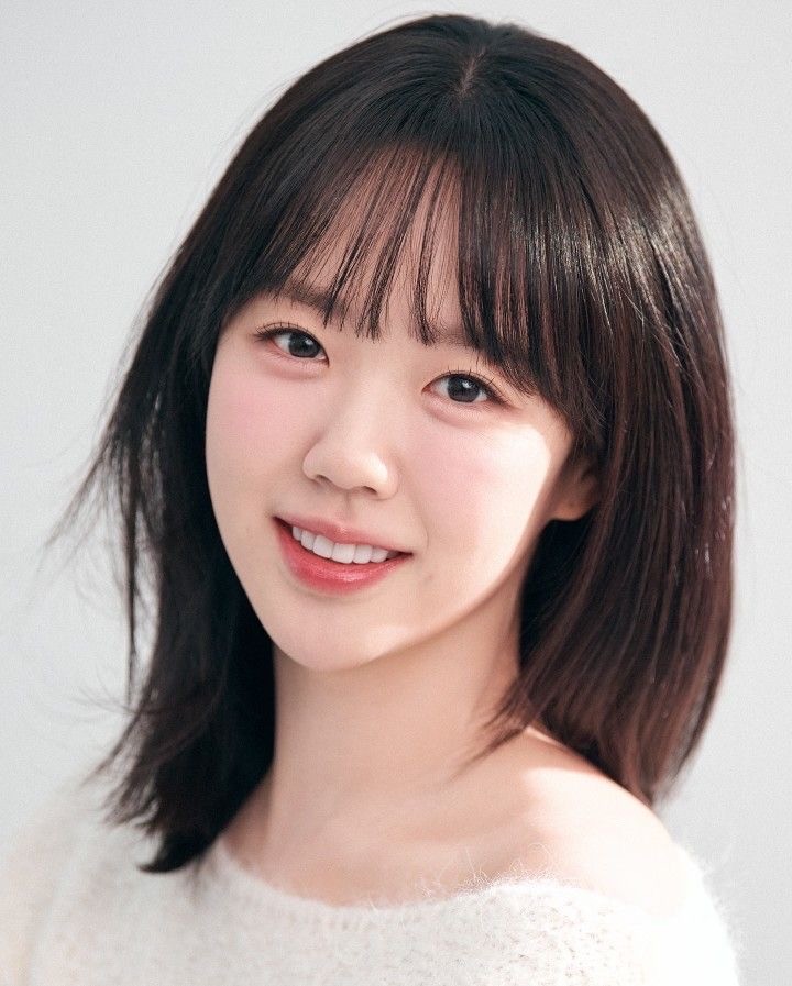 지예은 닮았다는 건 진지하게 칭찬임 욕임?