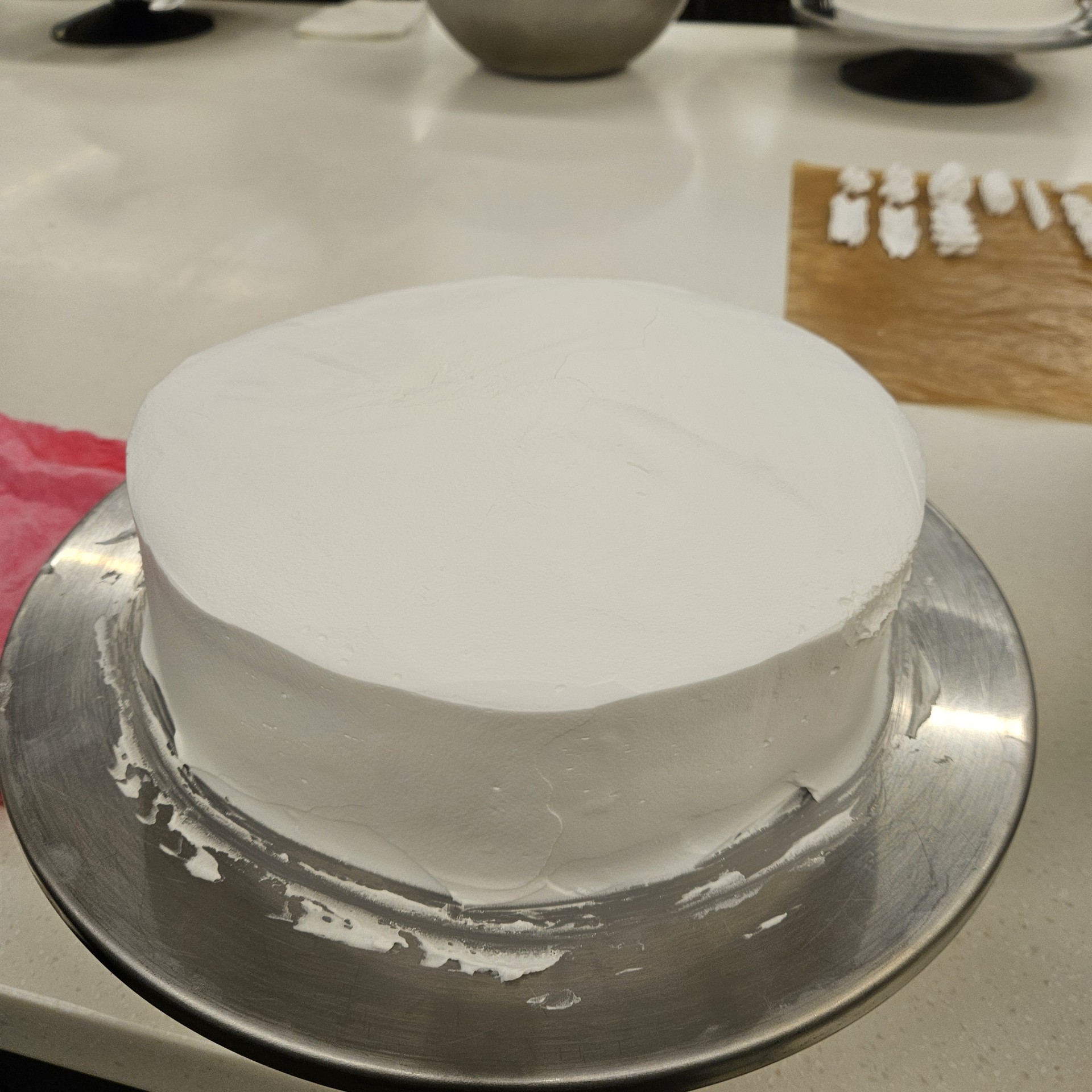 케이크 아이싱 어렵다..