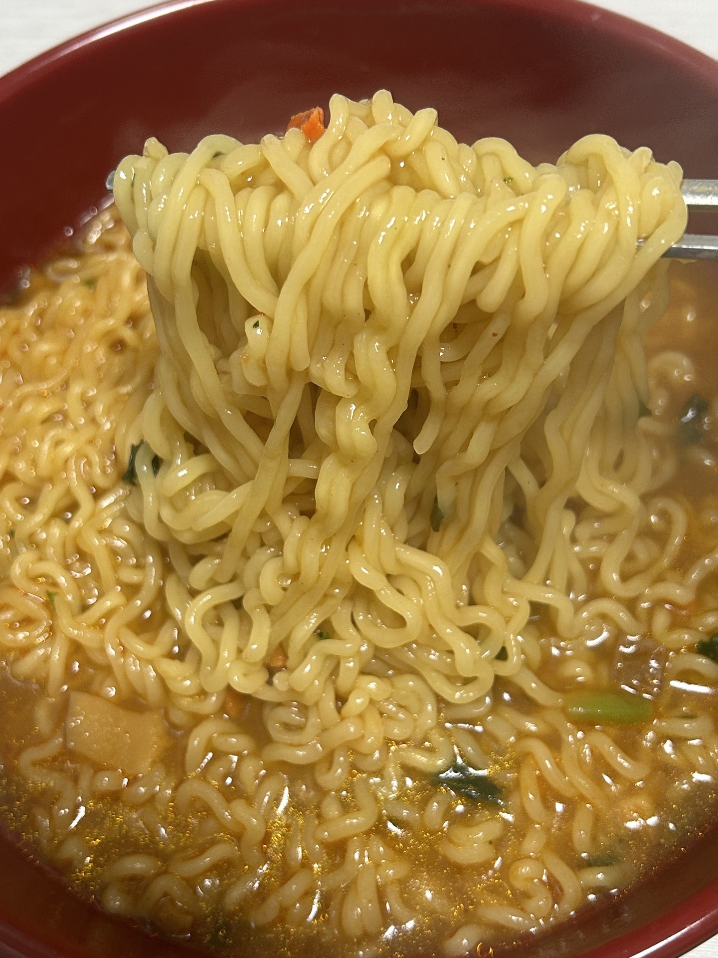 오늘 한 끼밖에 안먹어서 라면 두 개 챭여왔삼