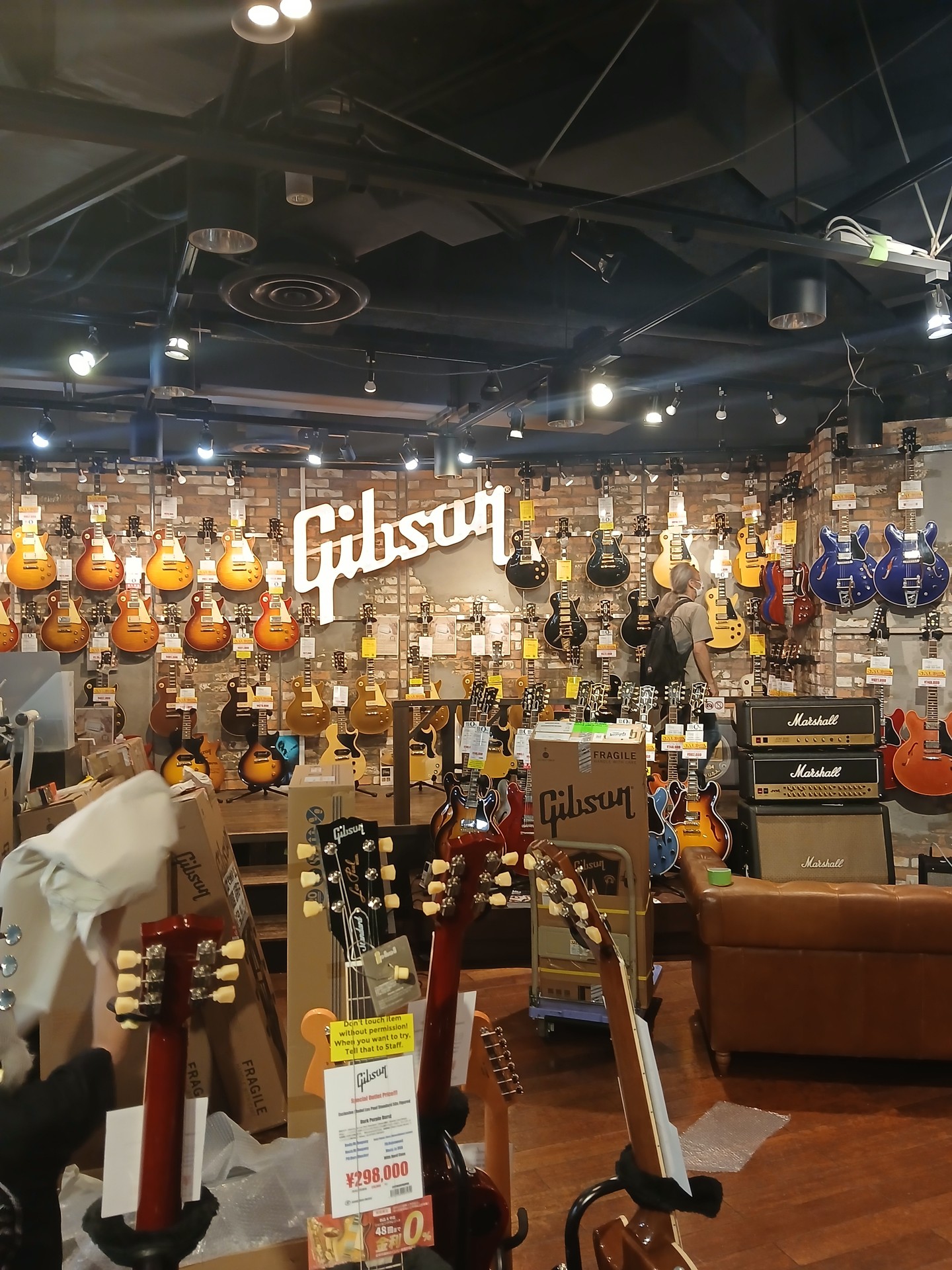 일본악기점사진 몇컷