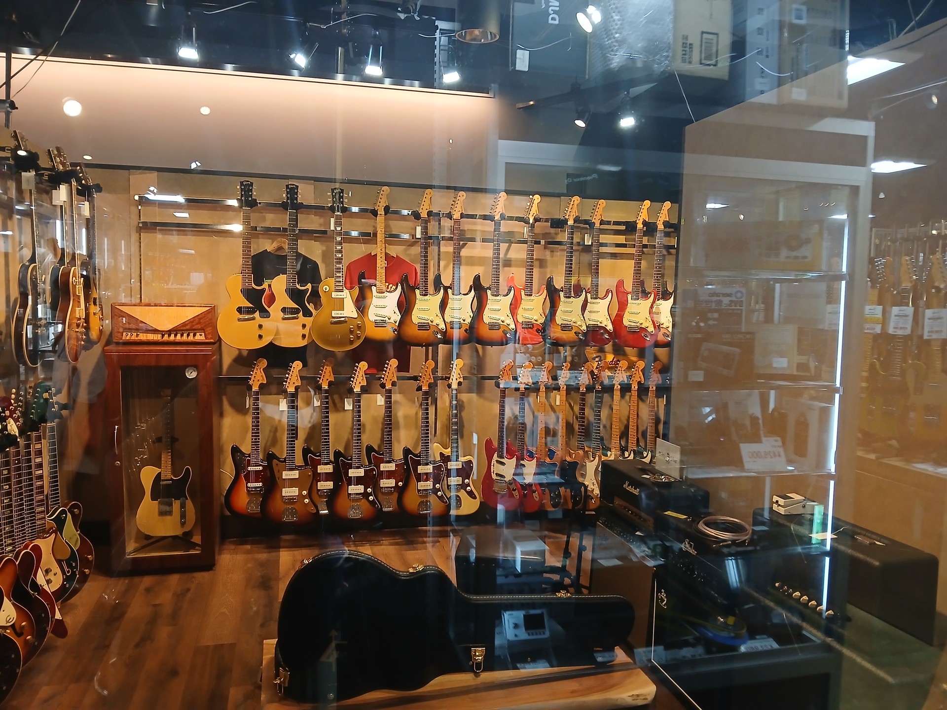 일본악기점사진 몇컷