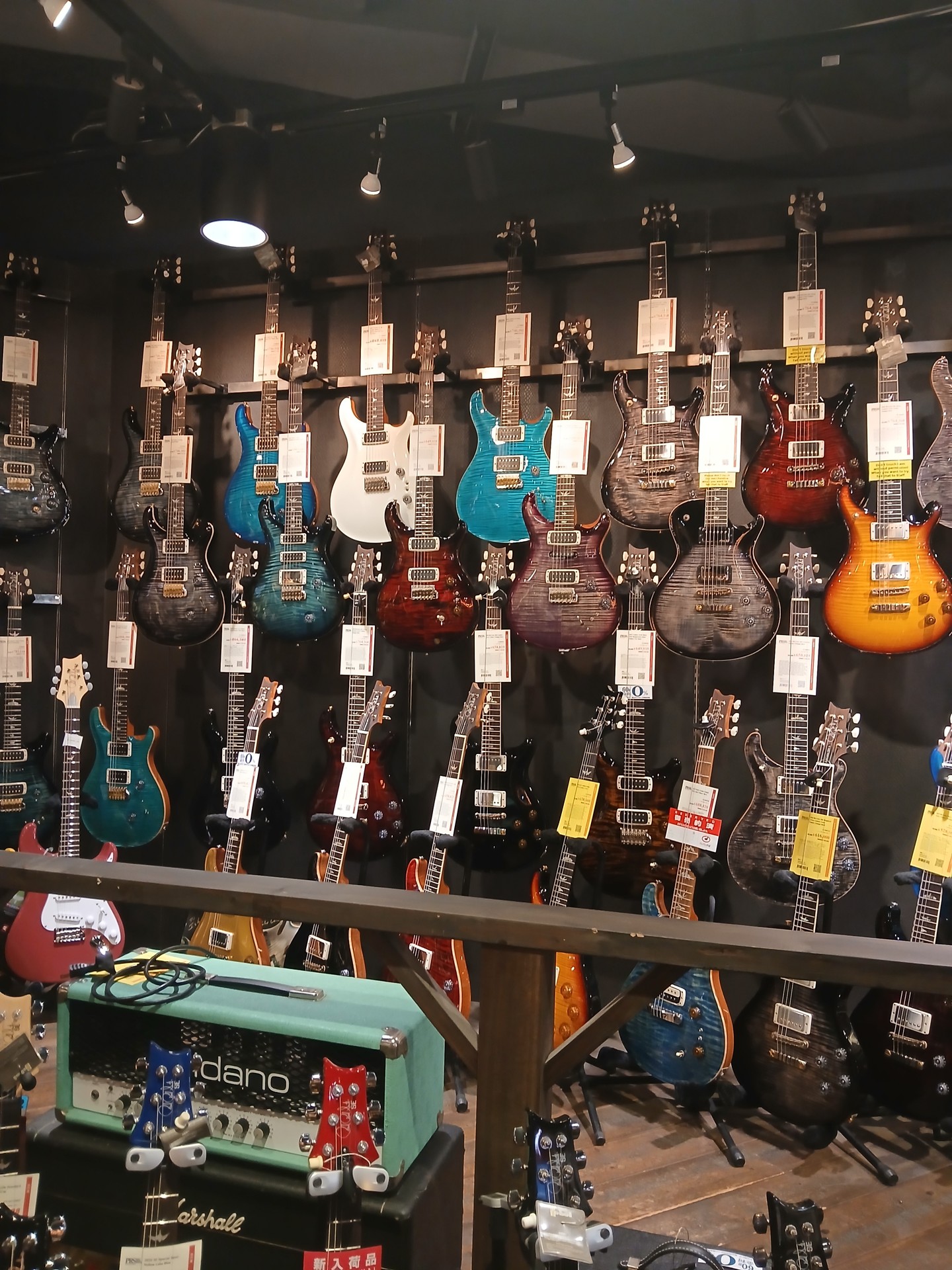 일본악기점사진 몇컷