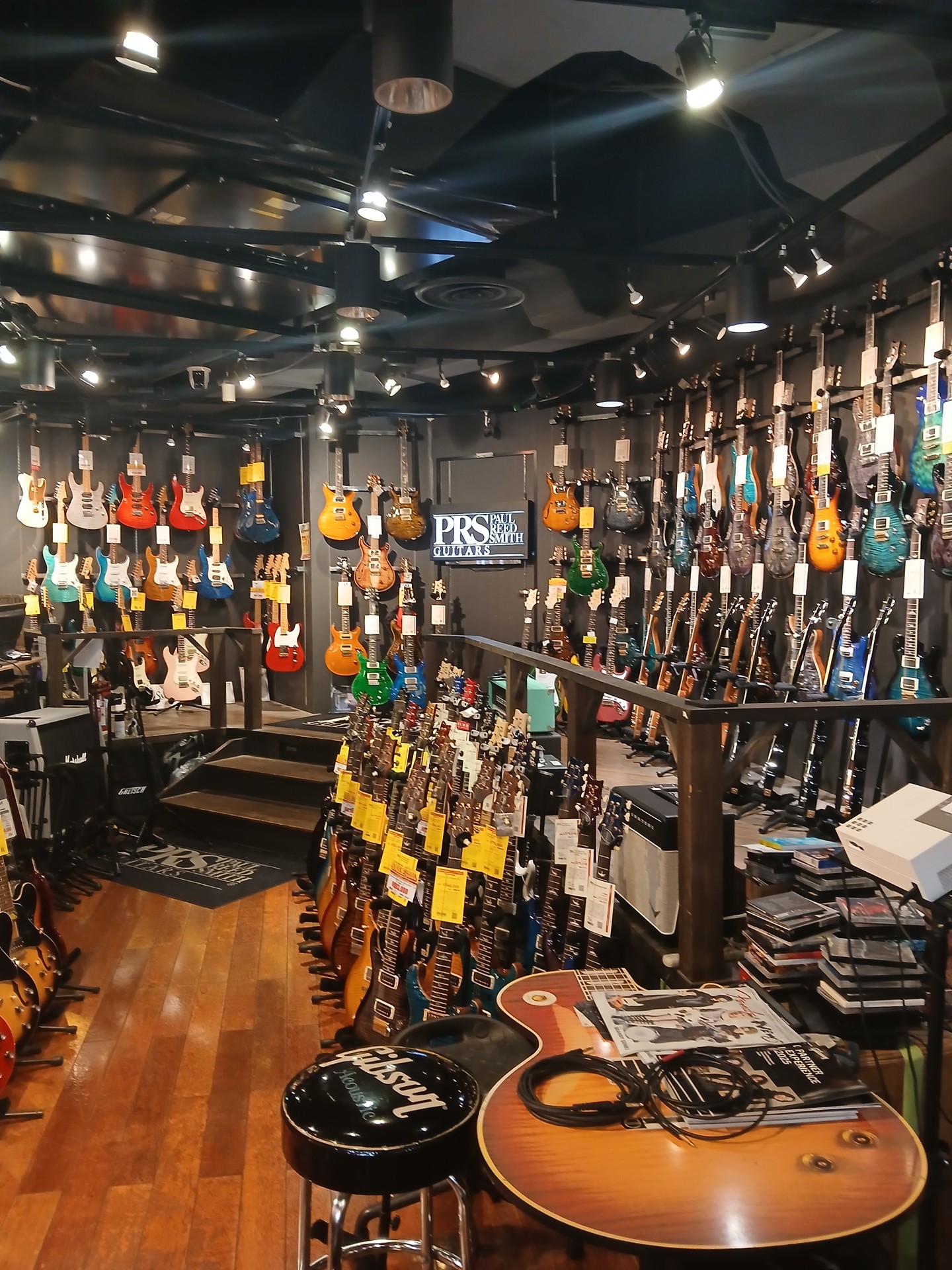 일본악기점사진 몇컷