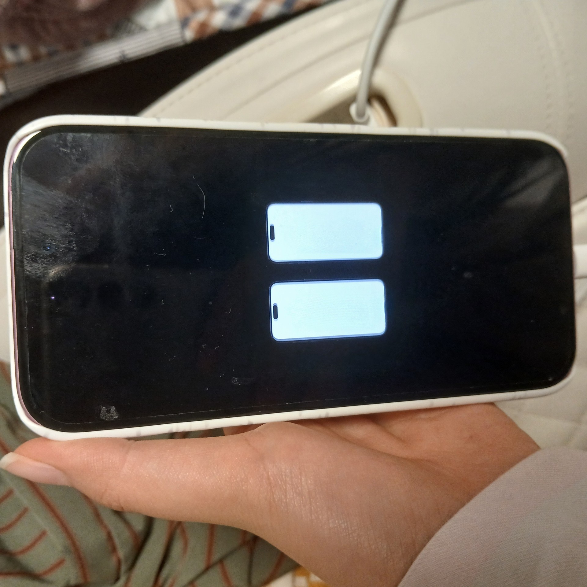 이거 폰 고장난건가요ㅠㅠㅠ???