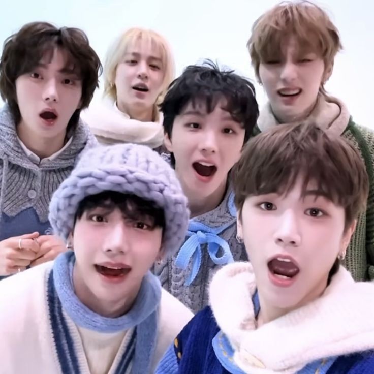 최애 말해주시면 사진 드려요!