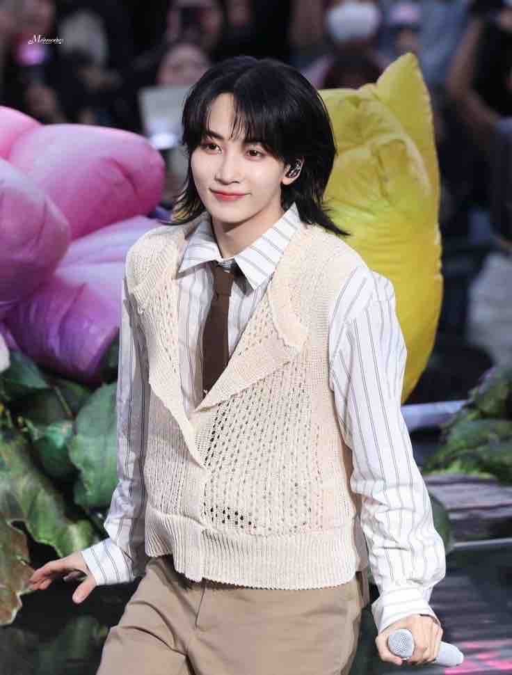 윤정한 전역 4일 남앗다