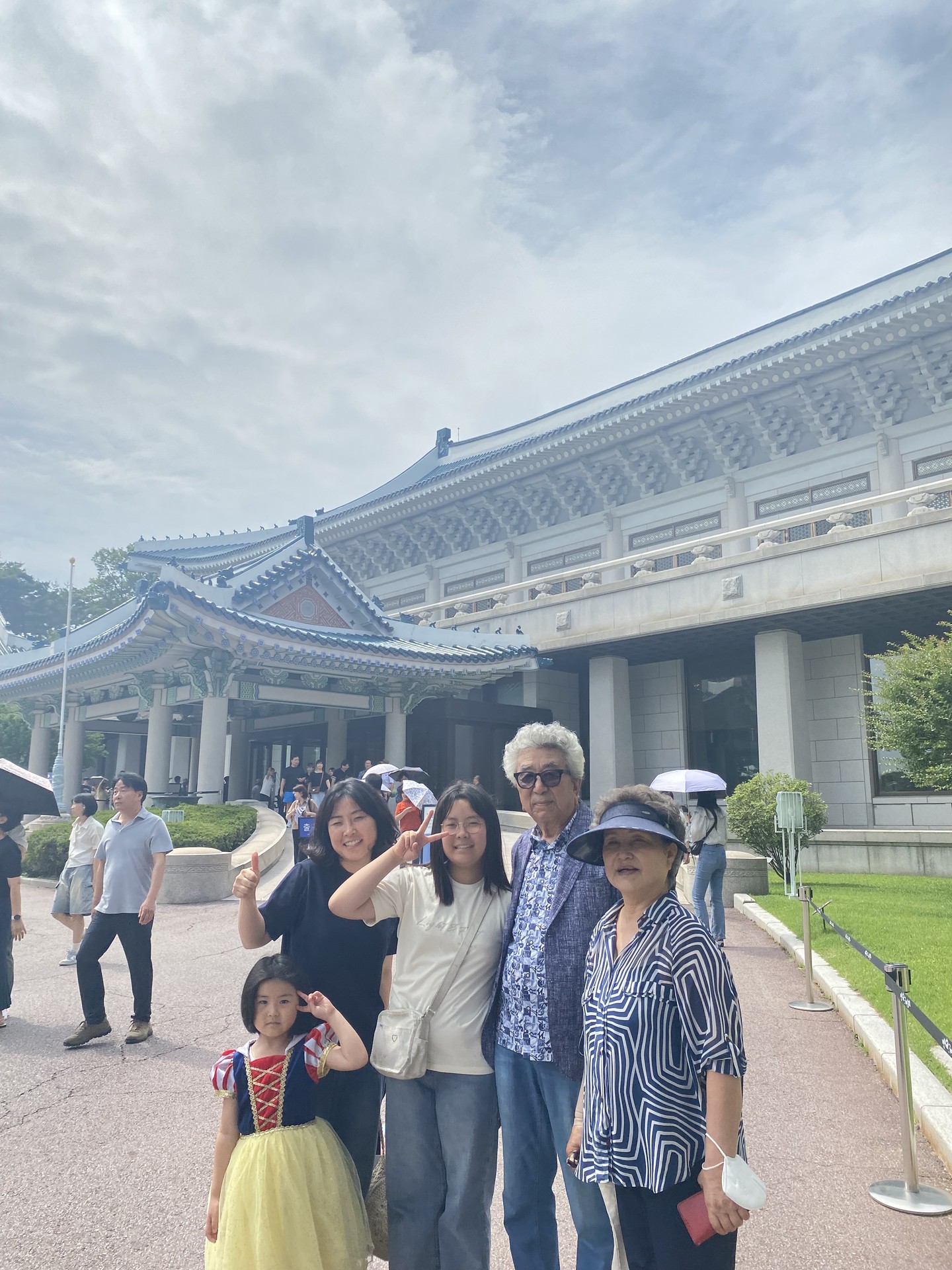 주변에 사람들 좀 없애주생요!