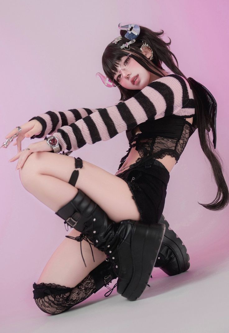 ㅋㄱㅋㄱㅋㄱㅋㄱㅋㅋ 왼쪽은 제인(TS)고 오른쪽은 코니에요🥰💗 크로키 자료는 이겁니다👍