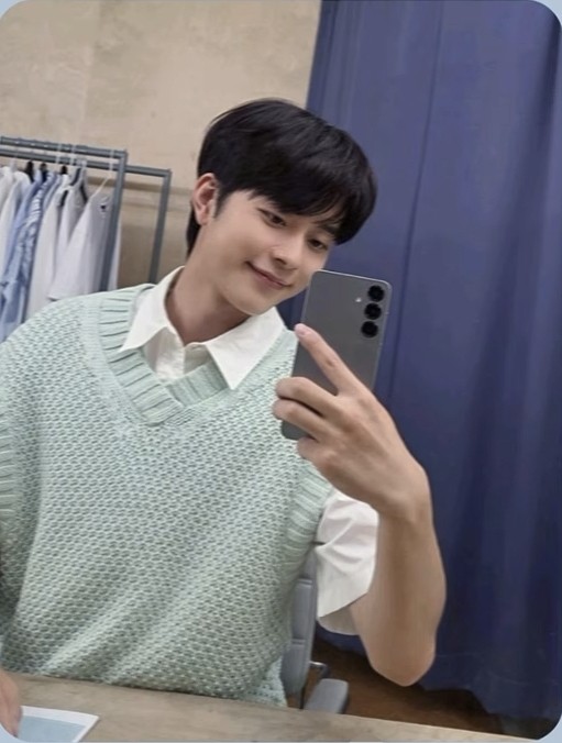 1박2일에서 쫄쫄 굶던데 우리 삼시오끼 어케...
이생각 들었음ㅋㅋㅋㅋㅋㅋㅋ
걔 얼마후에 팬미팅한다던데 얼굴 폼 미쳤음