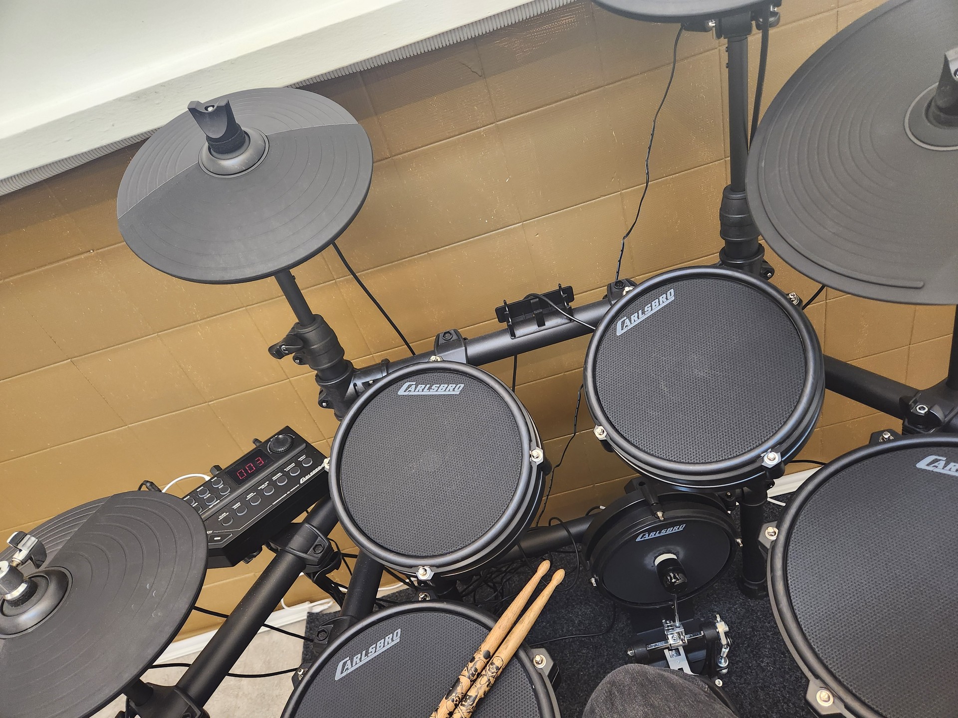 그런건 아니구 입시음악해서 드럼 연습실에 갇힘