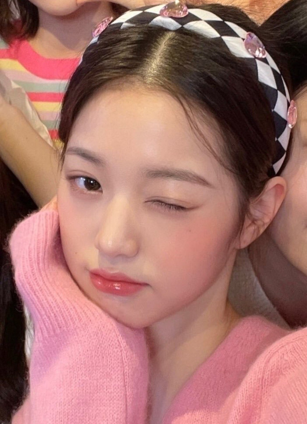 원영이 사진에서 쌍커플 더 진하고 키 작으면 내동생임