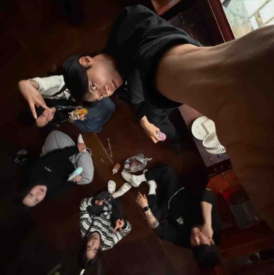 특히 이 사진이 좀 닮은듯