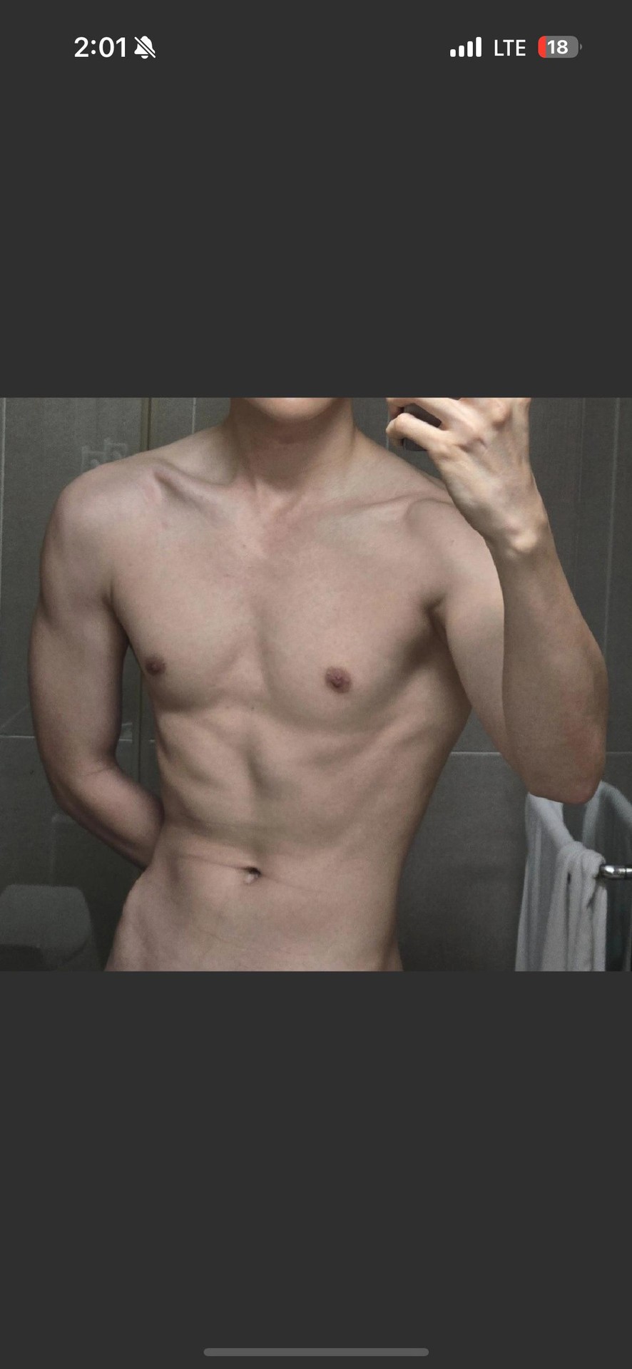 헬스갤 보고 박탈감 느끼는 사람 없길.. 학생 중에서 저 몸 나오려면 얼마나 노력해야는지 모르는 애들이 저렇게 도용하지..