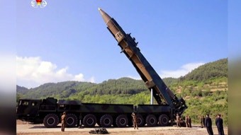 여기 북한에서 수입한 대륙간 탄미 입니다