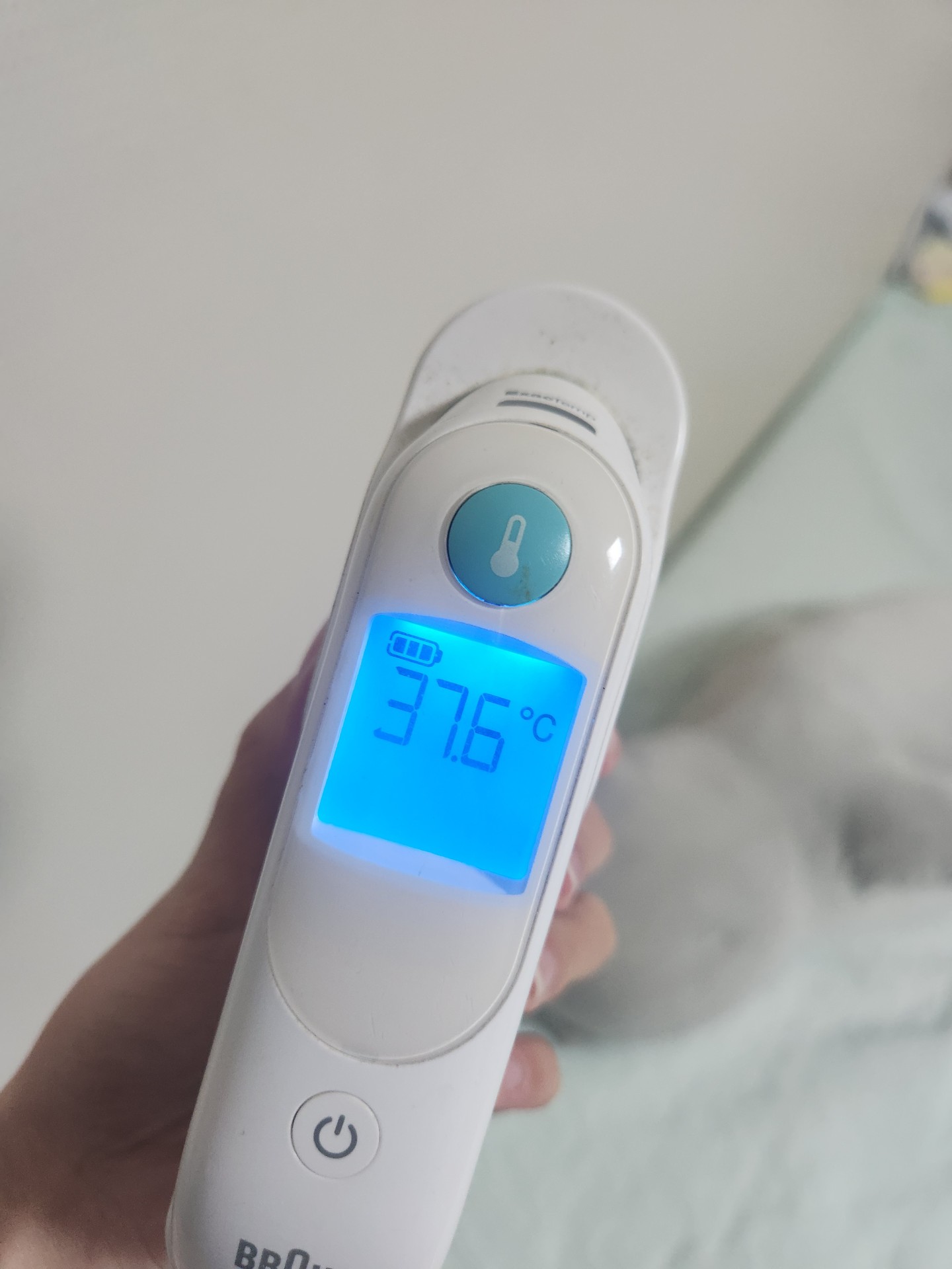 방금 쟀는데 이래 진짜 병원 가야겠어