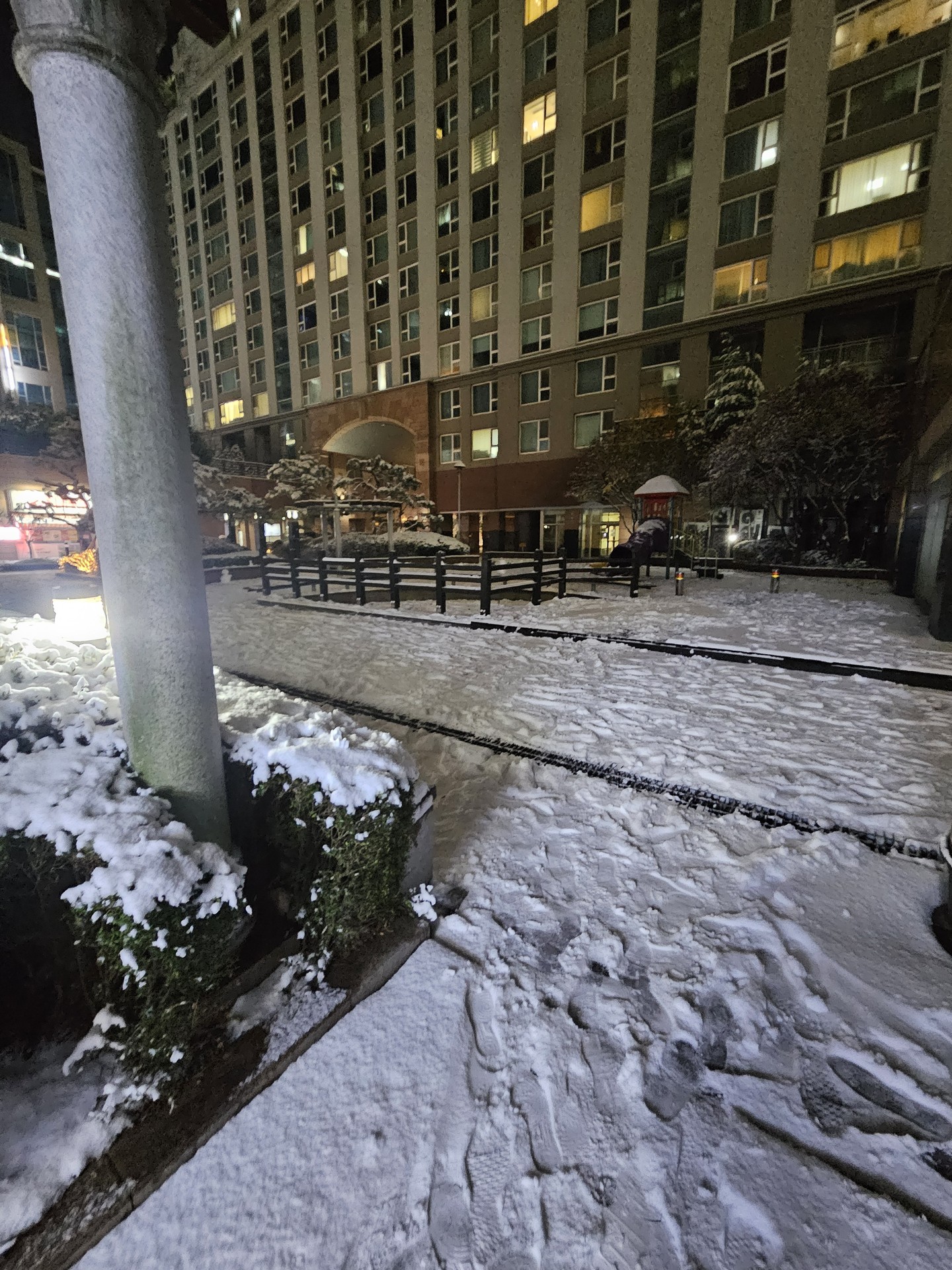 어..어..여..여기 