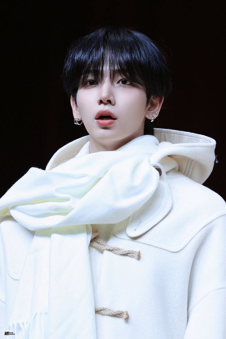 재현오빠 최애가 많은듯 하네요..! 재현이 진짜 넘나 잘생겼고 노래도 잘 부르공.. 작사 작곡 진짜 짱짱! 앞으로도 예쁜 덕질해여!🫡